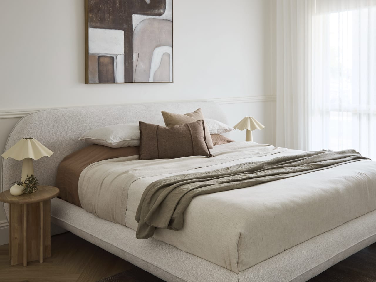 Berlyn Queen Bed | Ivory Fabric