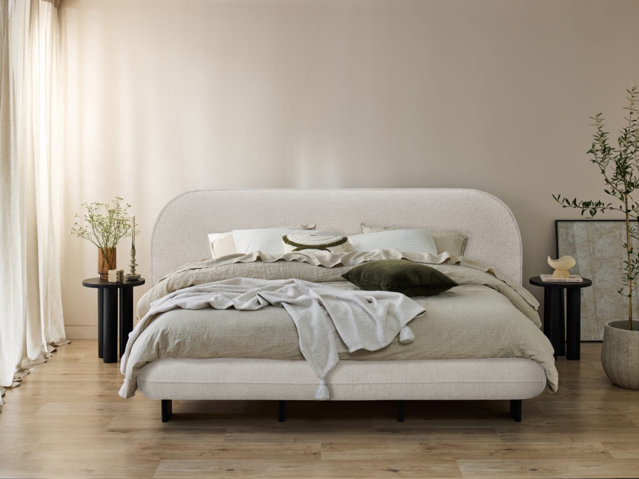 Berlyn Queen Bed | Ivory Fabric