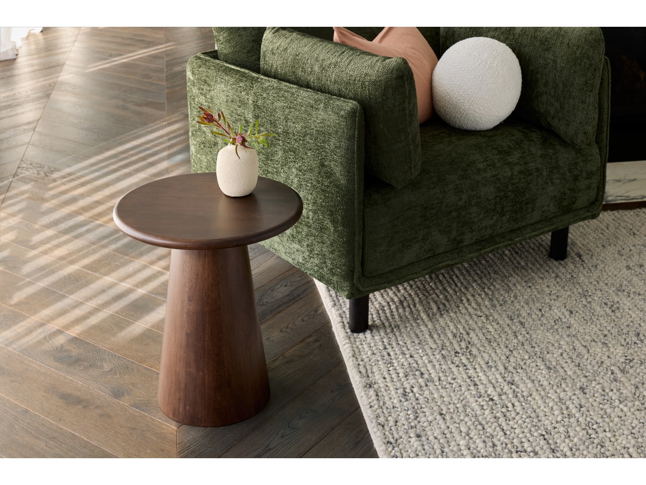 Manor Hardwood Round Side Table | Arabica Walnut