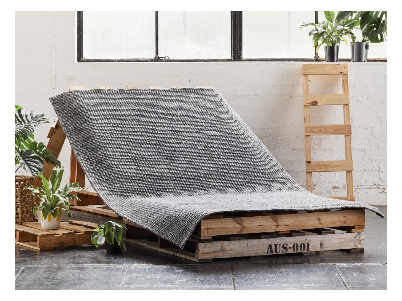 Giza Indoor Wool Area Rug | Charcoal