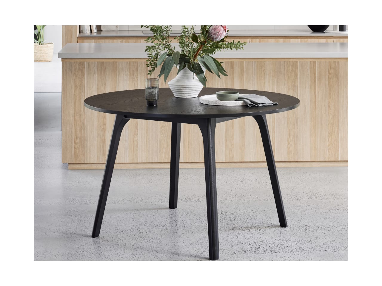 Cannes Round Hardwood Dining Table | Black