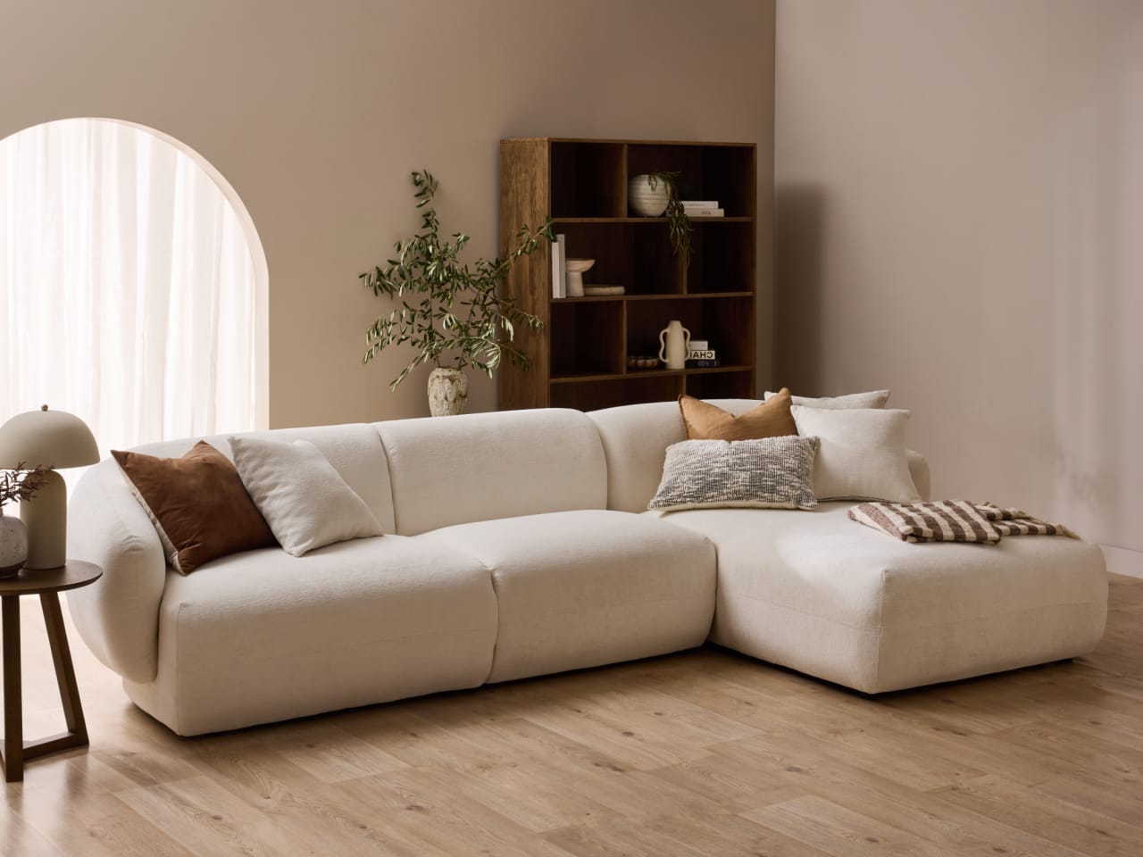 Courbe White Curved Chaise Sofa | Right Chaise | Sectional Sofa 
