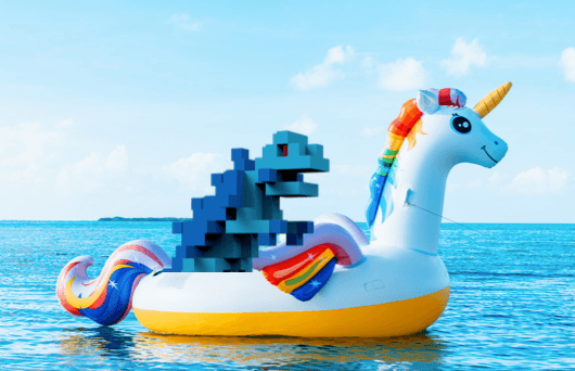 Gamerah de noche: Cubitorah en la piscina