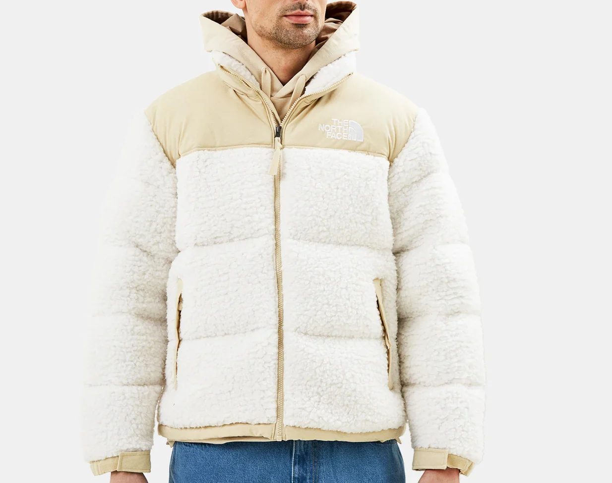 Details Sherpa-Jacke — technisches Gewebe und weiche Textur