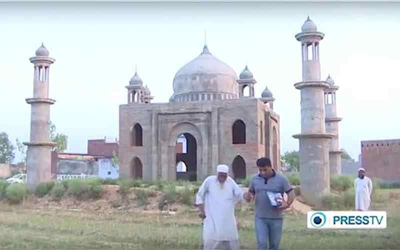 Romantis,Kakek ini Membangun Replika Taj Mahal untuk Istrinya