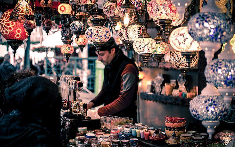 Kisah Inspiratif Penjual Minyak Wangi dan Sebuah Kalung Permata