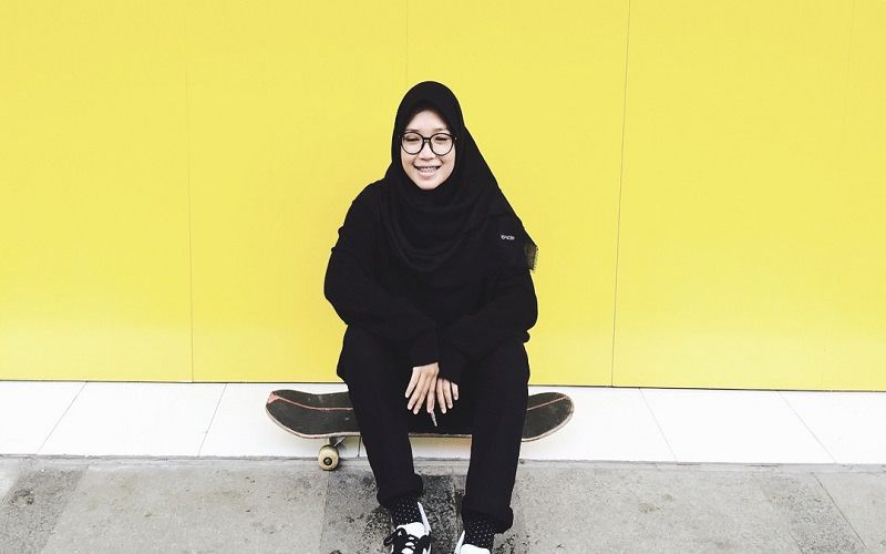 Revin Chairani, Hijabers Cantik Jago Main Skateboard...!