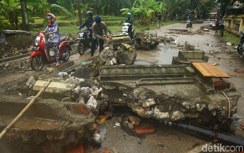 Tsunami Di Banten Tidak Dipicu Gempa Bumi