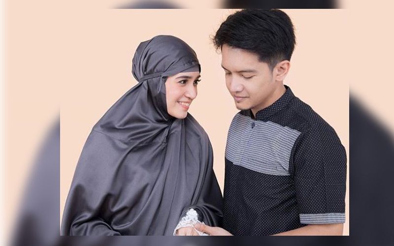 Kisah Hijrah Mengharukan Pasangan Dimas Seto dan Dhini Aminarti
