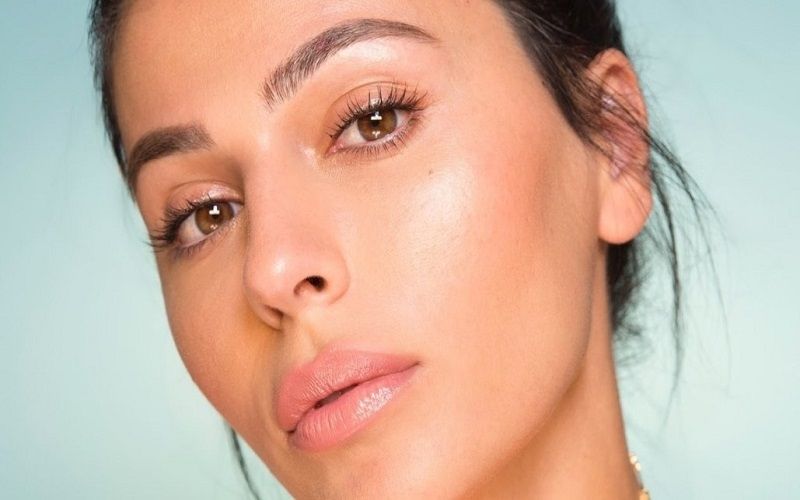 Make up Luntur karena Keringat? Berikut Tips Jitu Mengunci Makeup