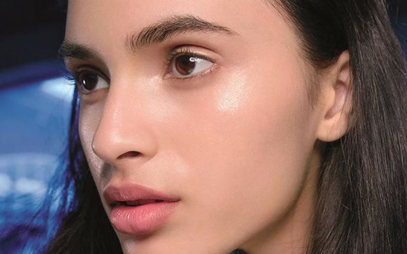 Rekomendasi Serum untuk Mendapatkan Hasil Glass Skin pada Wajah