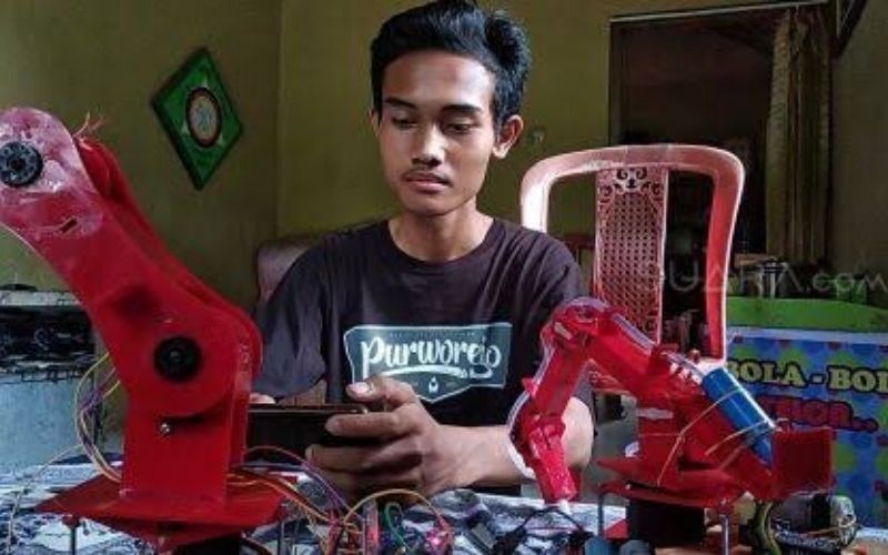 Remaja Asal Purworejo Ciptakan Robot Untuk Bantu Ibunya Berjualan