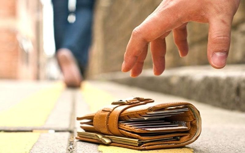 Hukum Menggunakan Benda yang Ditemukan di Jalan