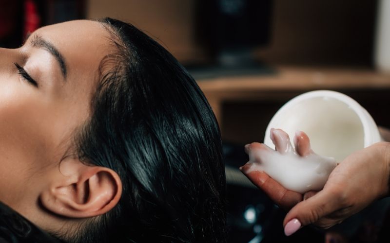 7 Bahan Alami Masker Rambut yang Patut Kamu Coba