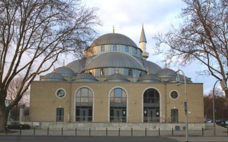 Masjid di Eropa Kumandangkan Adzan di Tengah Wabah Corona