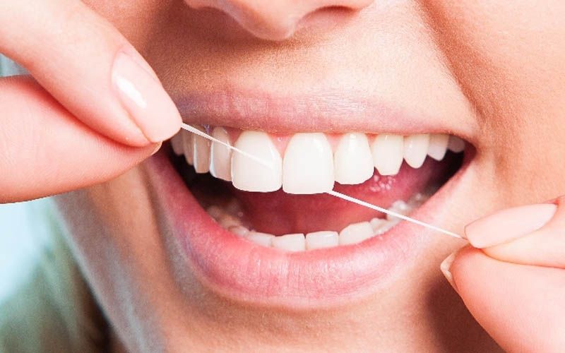 5 Manfaat yang Jarang Diketahui dari Rutin Melakukan Flossing