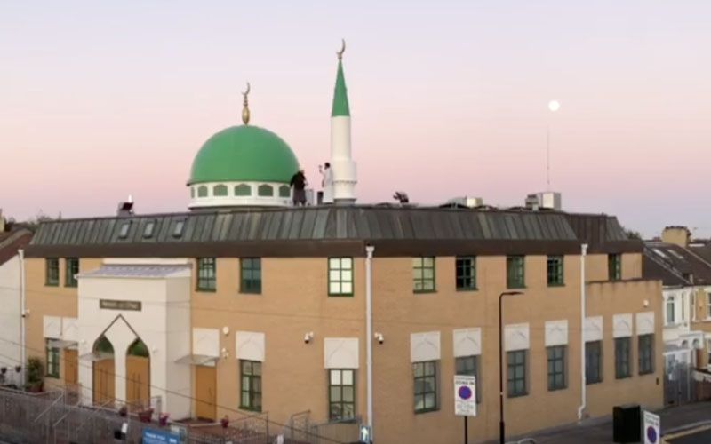 9 Masjid di London Borough Kumandangkan Adzan dari Atap Masjid