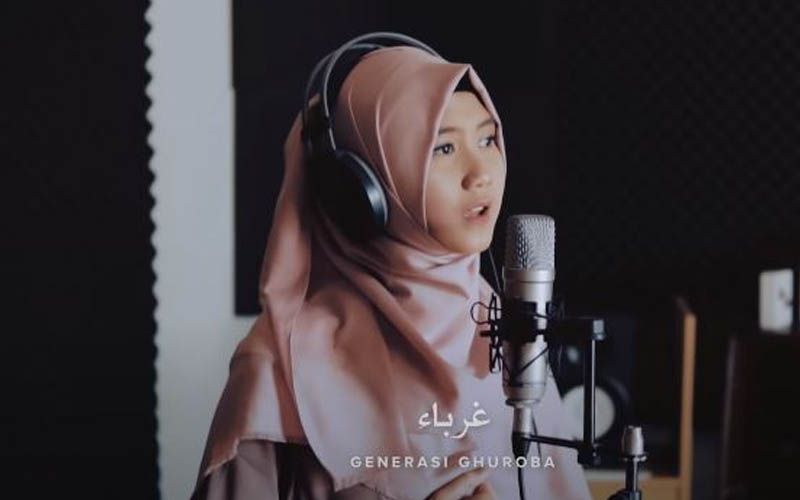 Lirik dan Terjemahan Ghuroba - Alfina Nindiyani