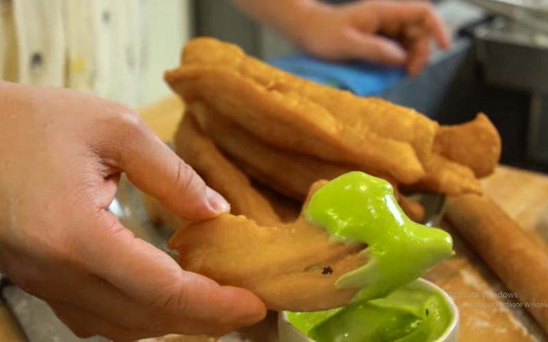 Unik! Cobain Resep Cakwe Saus Pandan ala Chef Arnold