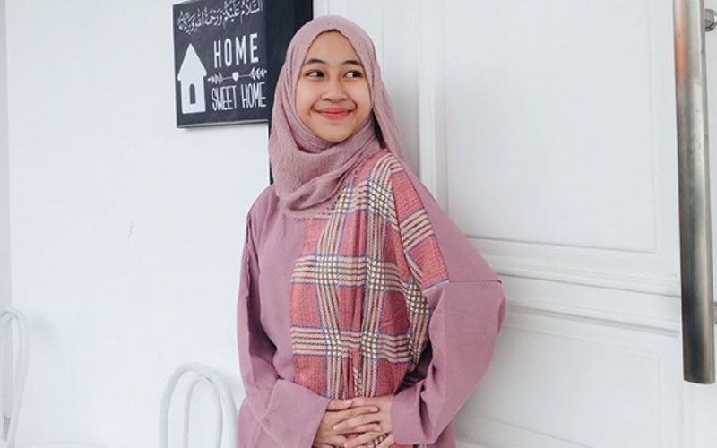 7 Potret Adiba Khanza Putri Sulung Almarhum Uje