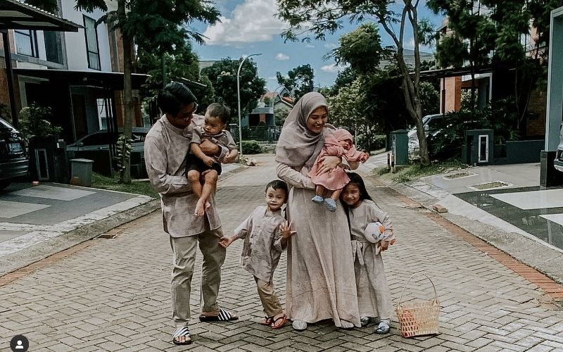 Rayakan 7 Tahun Pernikahan, Ricky Harun & Herfiza Novianti Tulis Pesan Romantis
