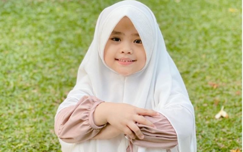 7 Potret Pintarnya Maryam, Putri Sulung Oki Setiana Dewi