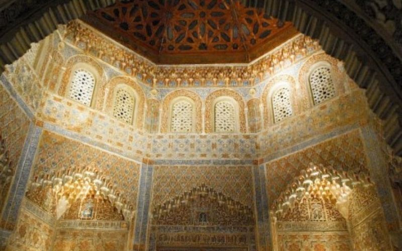 Madrasah al-Yusufiyya, Perpaduan Arsitektur Islam, Kristen, dan Yahudi