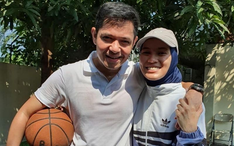 5 Potret Seru Alyssa Dan Dude Olahraga Bersama Anak