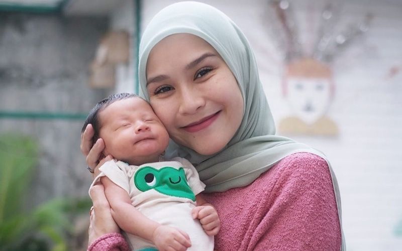 Kurangi Resiko ISK, Zaskia Mecca Pilih Sunat Anak Kelima Sejak Bayi