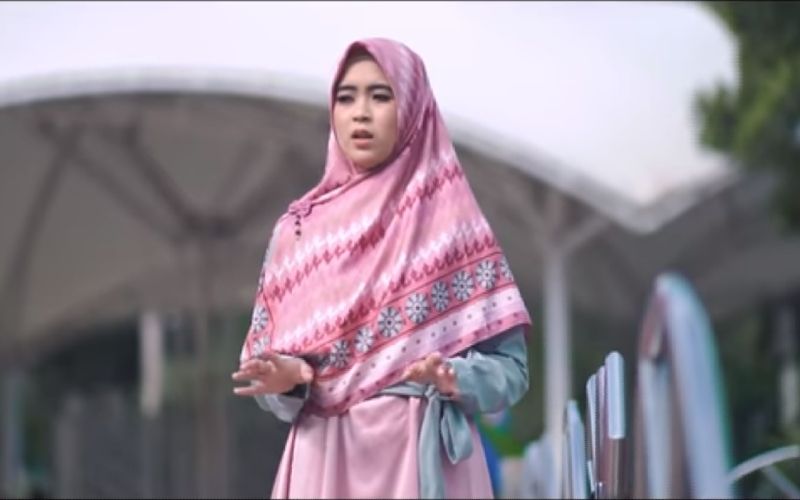 Lirik Sholawat Thohal Yamani - Rissa Solihah Cover