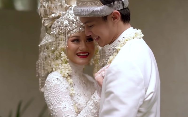 Lirik Lagu Di Sepertiga Malam - Rey Mbayang