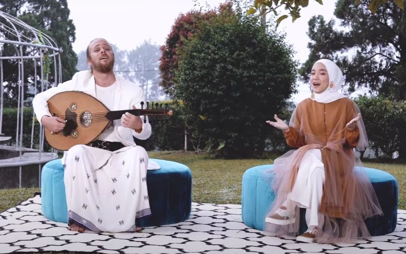 Lirik Lagu dan Terjemahan Khodijah - Sabyan ft. Mustafa Debu