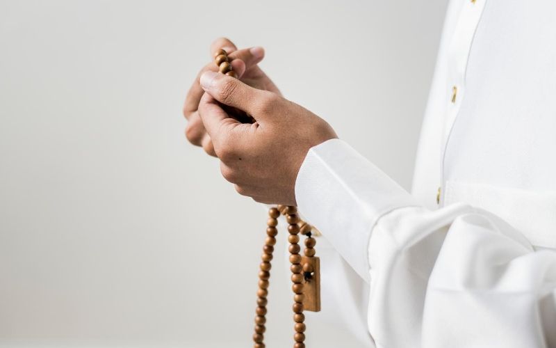7 Hal yang Sering Dilupakan Saat Berdoa | Muslimahdaily.com | Portal ...