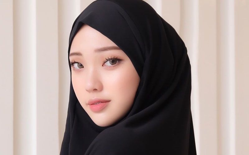 5 Fakta Julia Prastini yang Menjadi Mualaf di Usia 9 Tahun