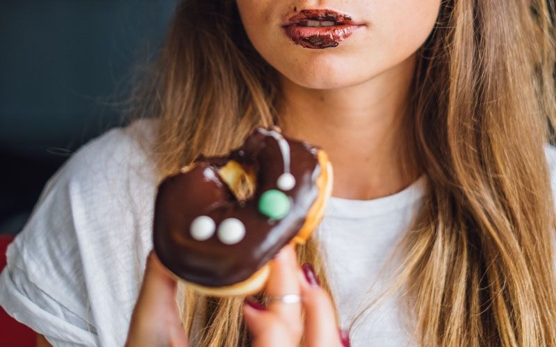 Punya Kebiasaan Mengonsumsi Makanan Manis? Berikut Tips Mengurangi Sugar Craving!