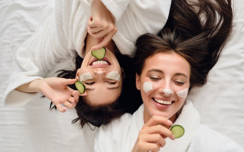 Rutin Skincare-an Ternyata Bisa Membuat Bahagia, Lho!