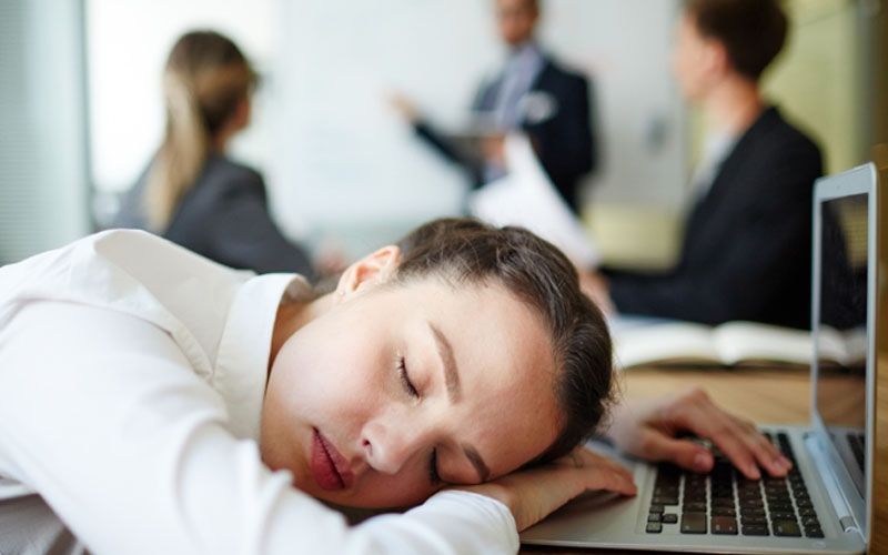 Harus Bangun Pagi Setelah Begadang? Ikuti Tips Ini!