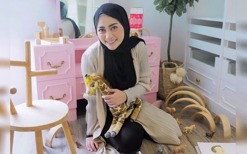 Stylish dan Nyaman di Rumah, Yuk Cek Inspirasi Outfit Sehari-hari Berikut Ini!