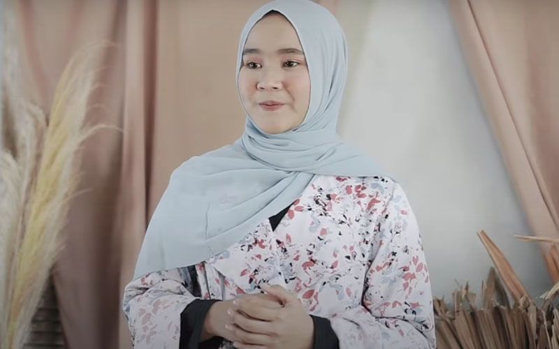 Lirik dan Terjemahan Indal Fajri - Fitriana