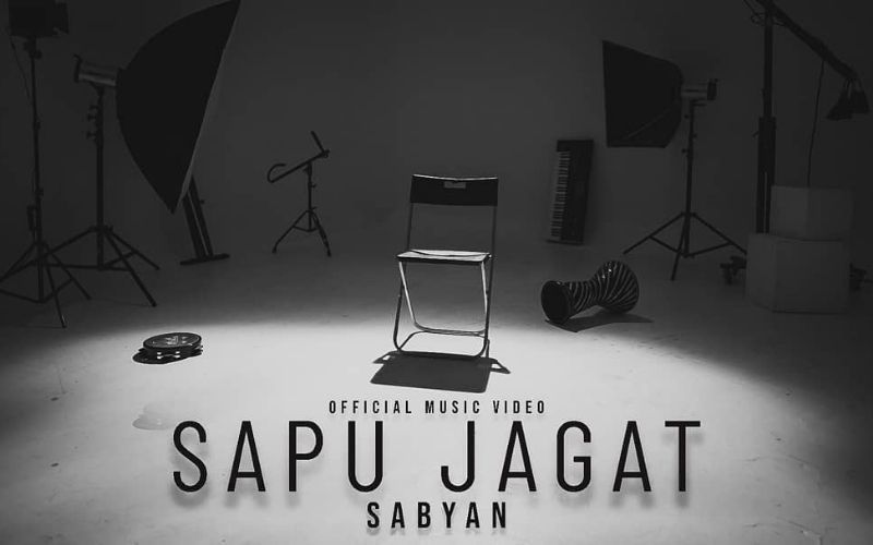 Lirik dan Terjemahan Lagu Sapu Jagat - Sabyan