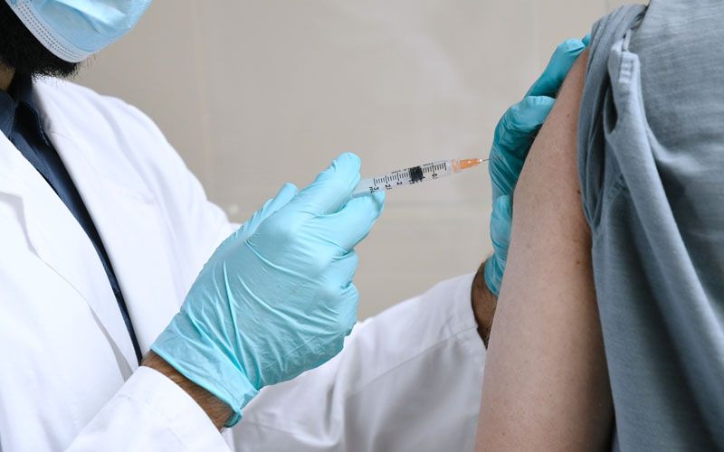 MUI dan Sederet Ulama di Dunia: Vaksinasi COVID-19 Tak Batalkan Puasa