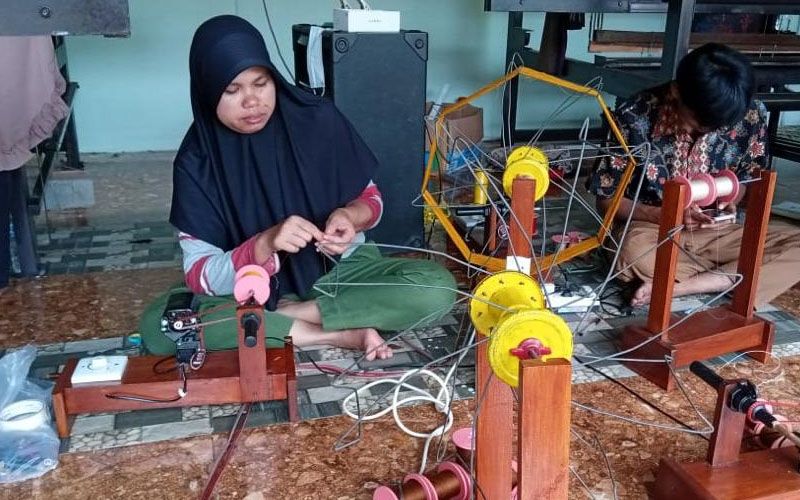 Santri di Lebak Dilatih Membuat Tenun Khas
