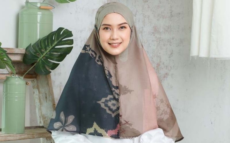 Muslimah Wajib Punya 7 Item Fashion yang Trendi