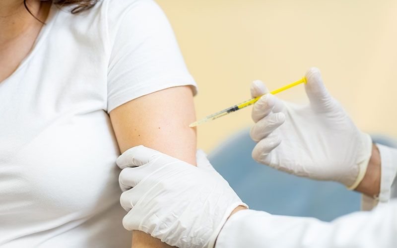 Vaksin Injection Penting! Wajib Perhatikan Hal Ini Sebelum Vaksinasi | Muslimahdaily.com ...