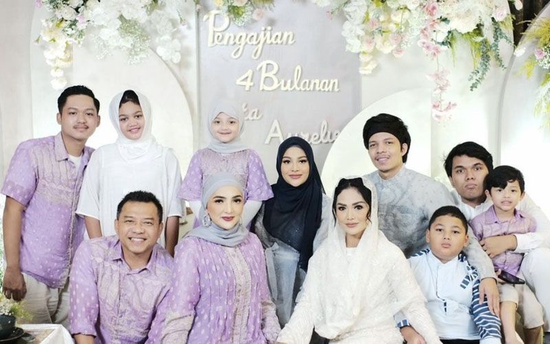 Begini Momen Haru di Acara Pengajian 4 Bulan Kehamilan Aurel