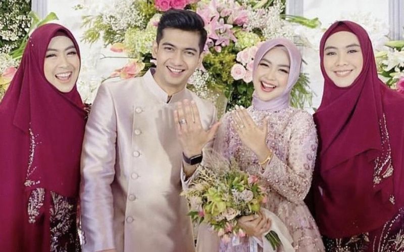 Pesan Mengharukan dari Oki Setiana Dewi untuk Ria Ricis dan Calon Suaminya