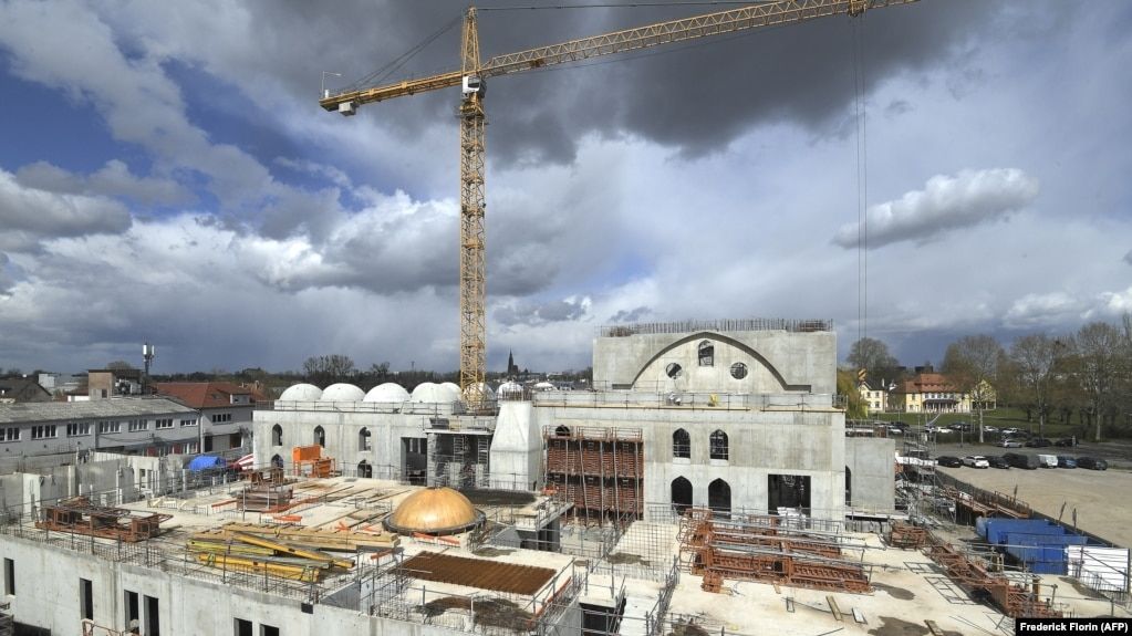 Masih Dalam Tahap Pembangunan, Masjid Terbesar di Eropa ini Menerima Surat Ancaman