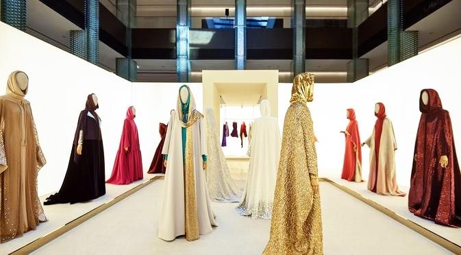 Valentino, Merek Mewah Luncurkan Lini Pakaian Abaya