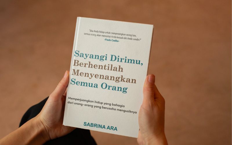 Review Buku Sayangi Dirimu, Berhentilah Menyenangkan Semua Orang
