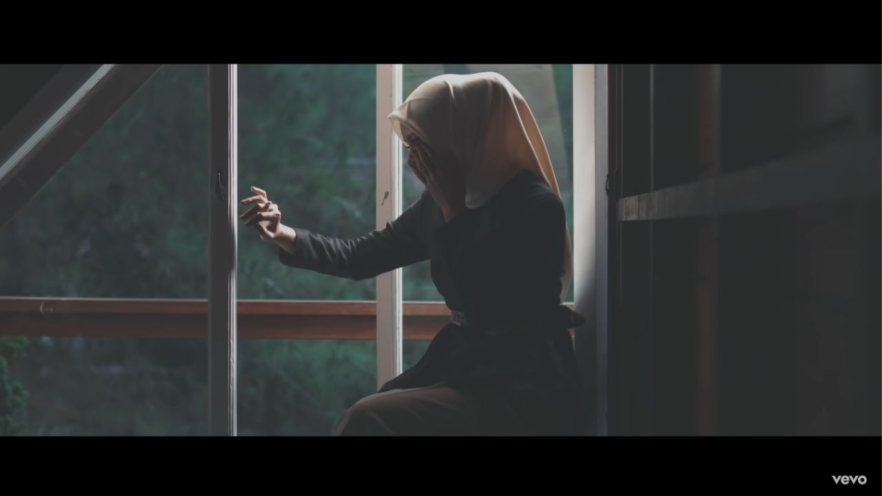 Berkarya dengan Ikhlas, Terry Ucap Syukur Klip ‘Di Persimpangan Dilema’ mencapai 100 Juta Penonton